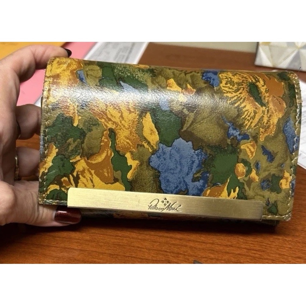Patricia Nash Trifolf wallet. Fabulous